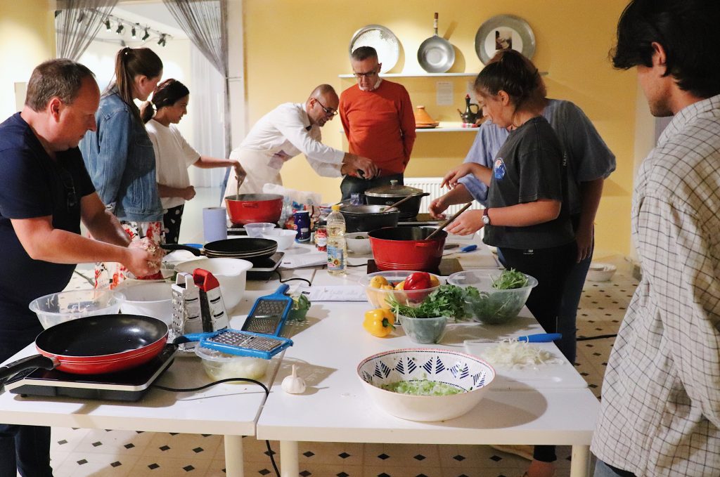 Refugee Hadi leading a cookery class